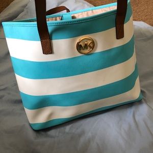 It’s A Purse For Sale!!!!